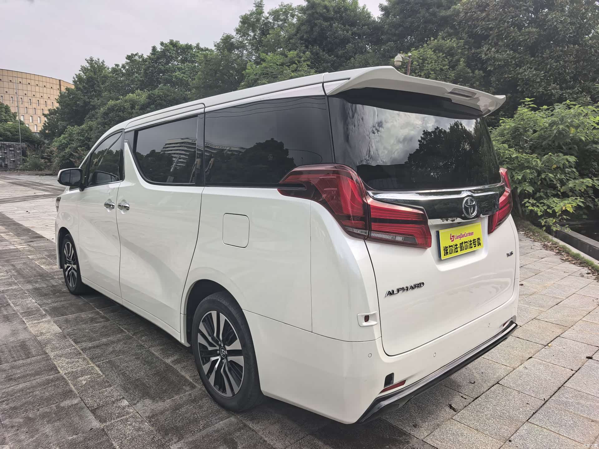 Toyota Alphard, 2018 3