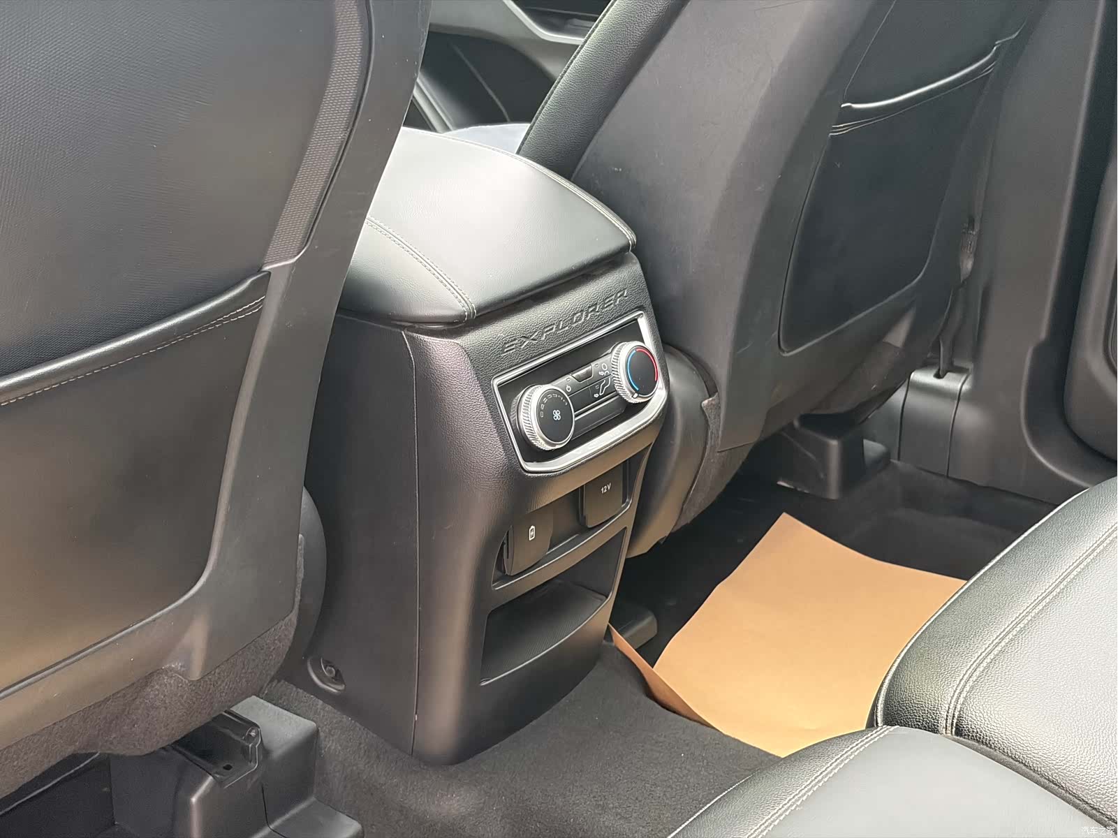 Ford Explorer, 2022 13