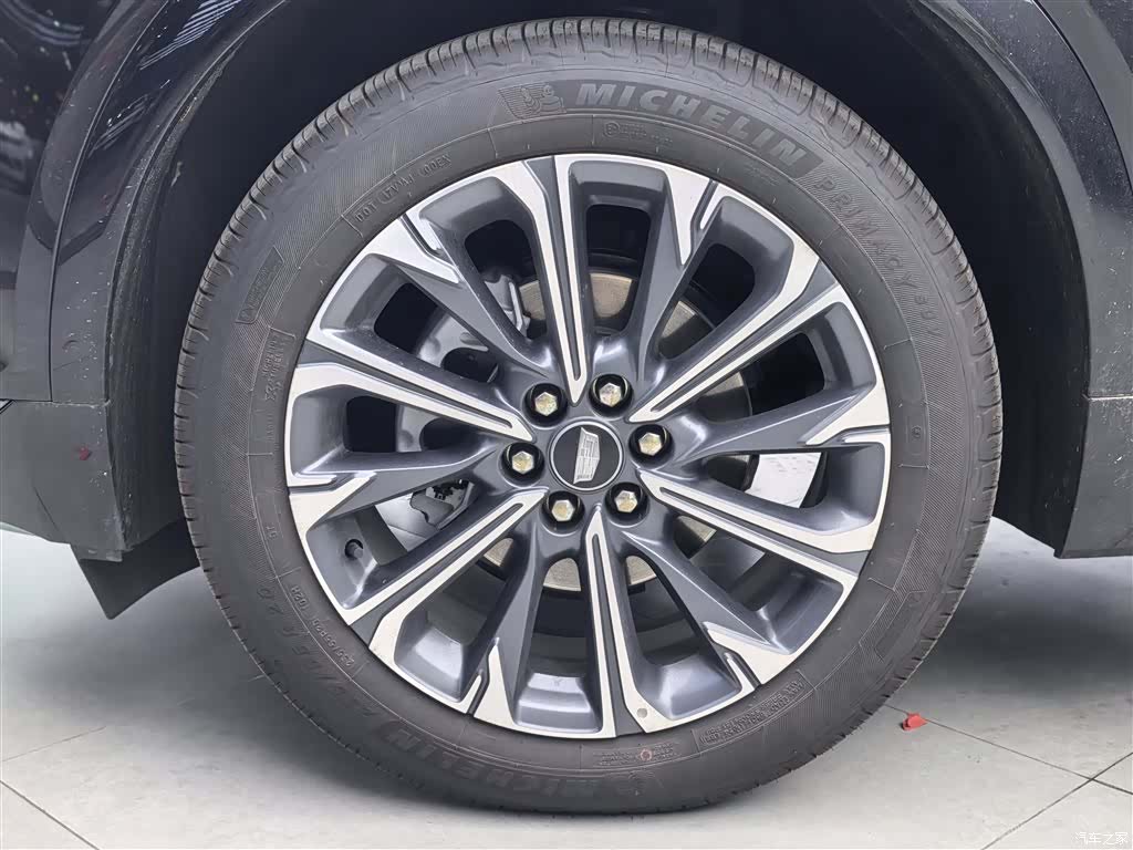 Cadillac XT5, 2025 10
