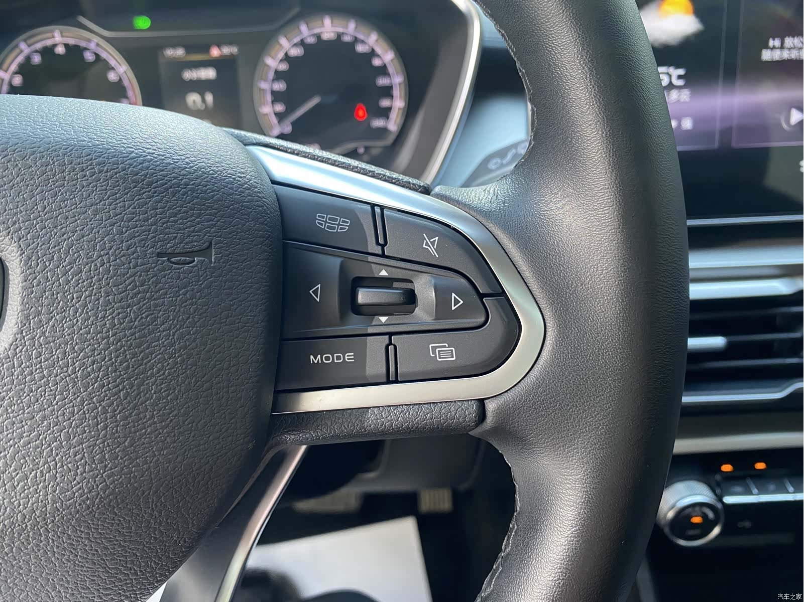 Geely Coolray, 2022 15