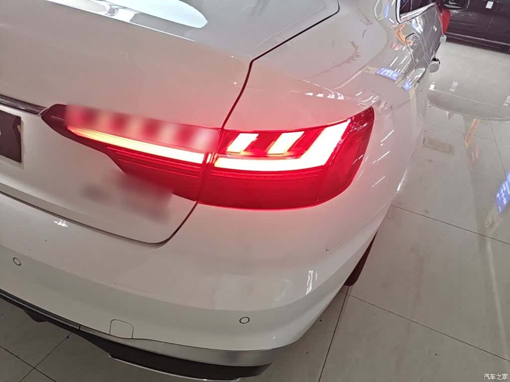Audi A4L, 2021 8