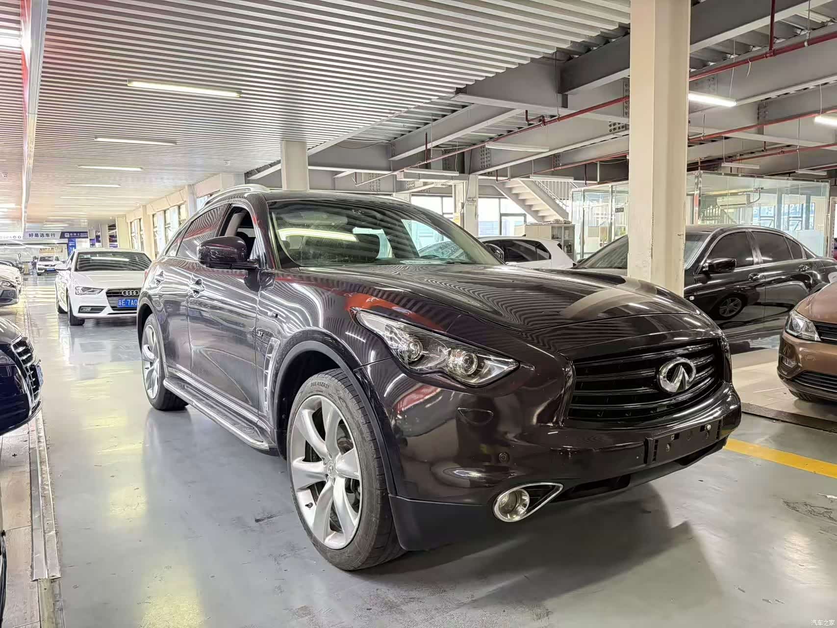 Infiniti FX37, 2012 3