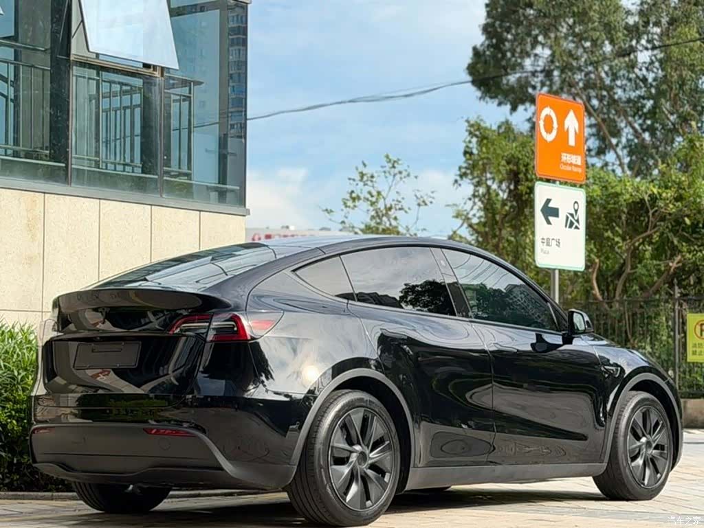 Tesla Model Y, 2023 6