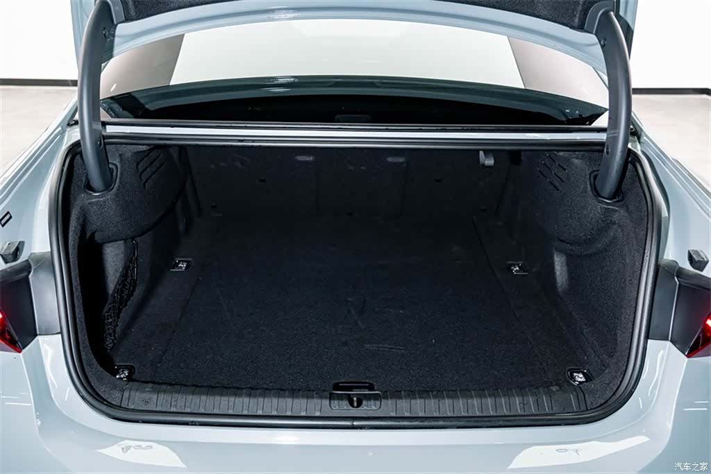Audi A7L, 2026 23