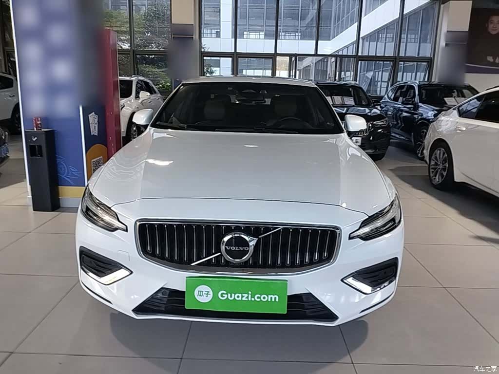 Volvo S60, 2022 3