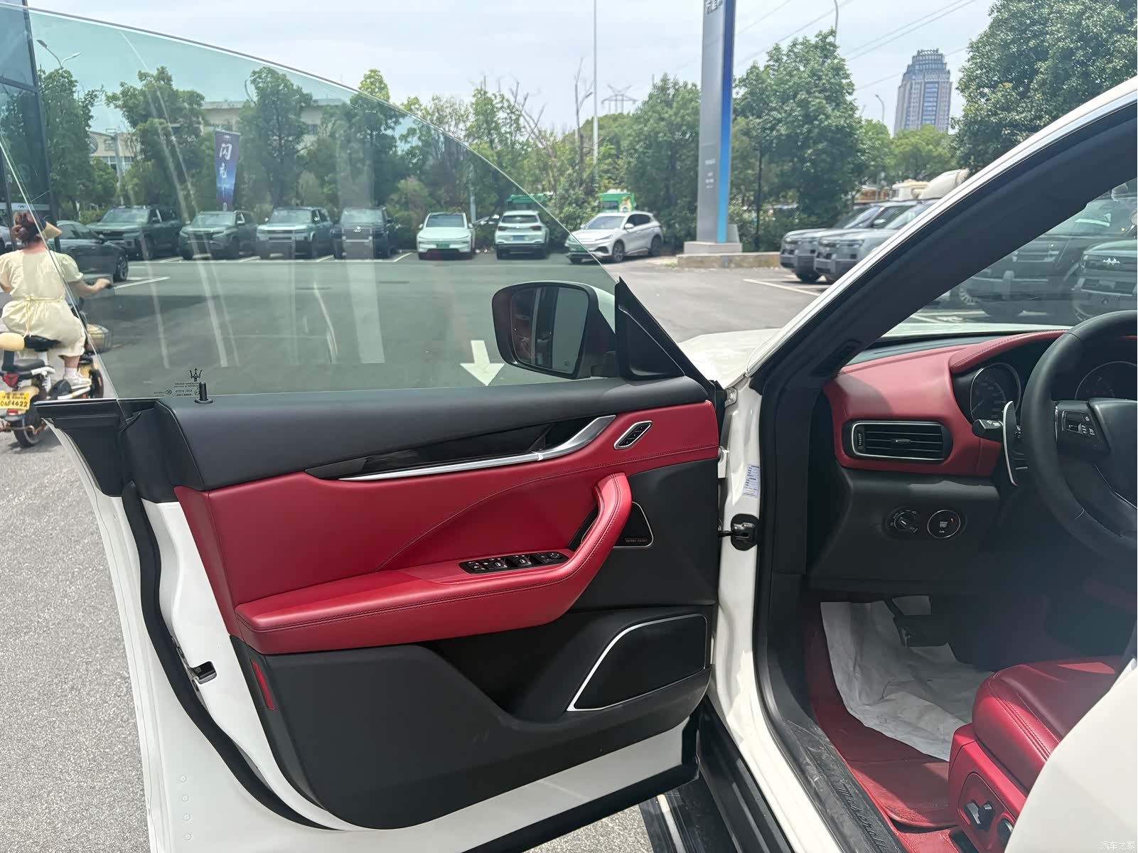 Maserati Levante, 2017 все фото