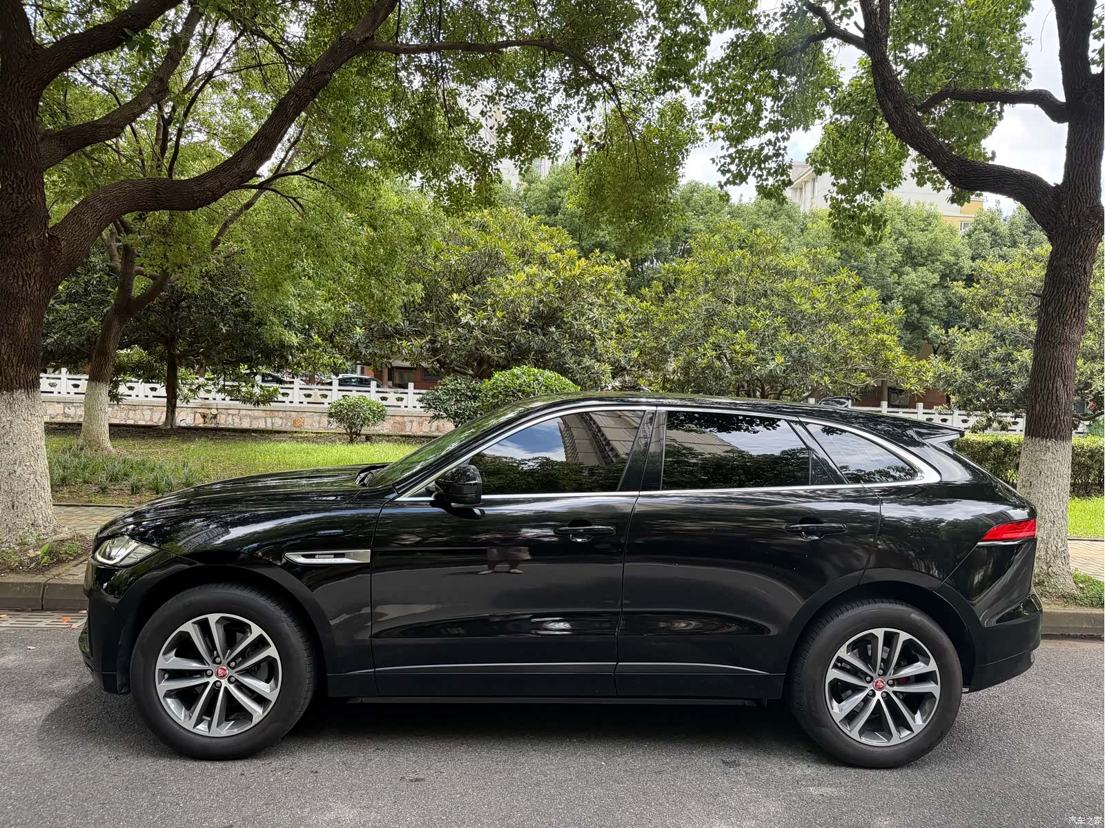 Jaguar F-PACE, 2017 все фото