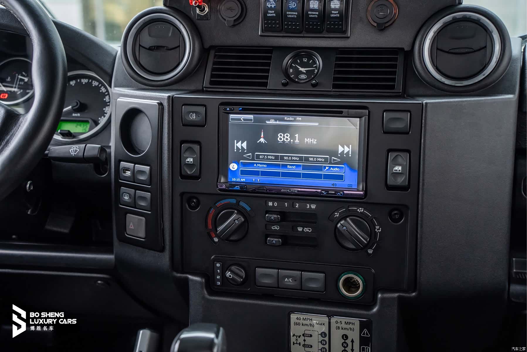 Land Rover Defender, 2015 10