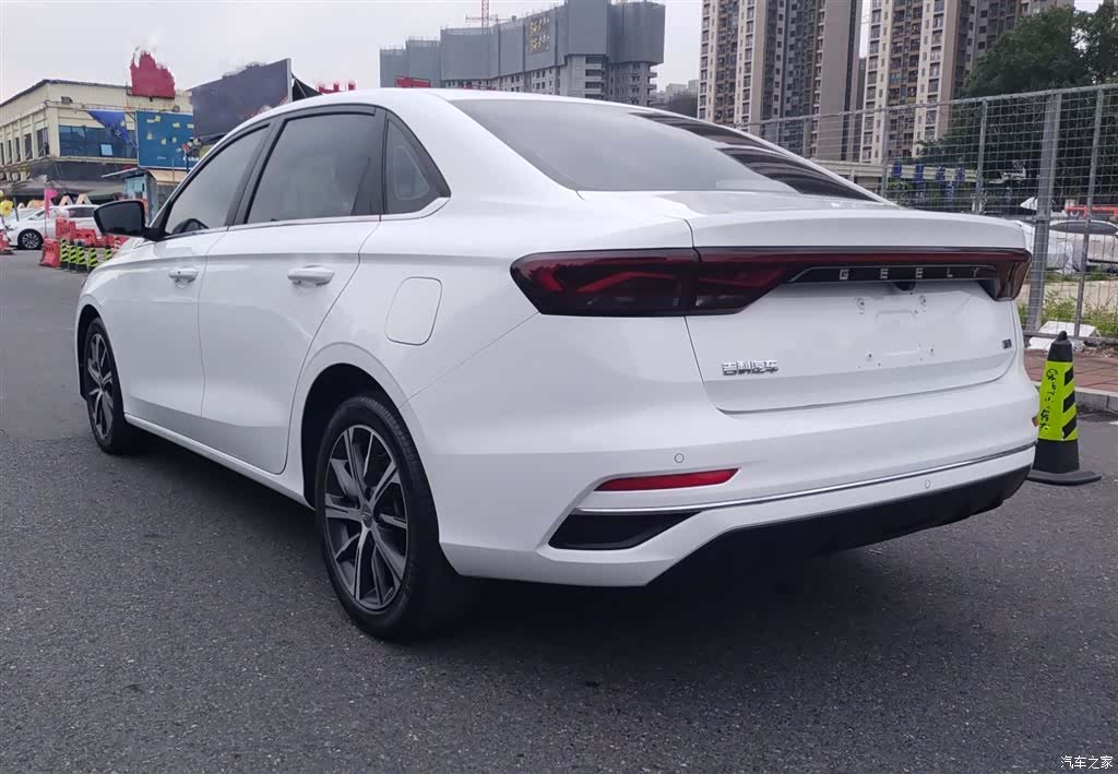 Geely Emgrand, 2022 9