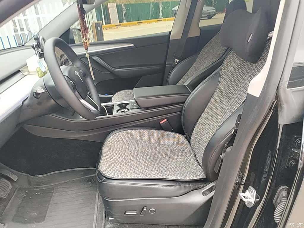 Tesla Model Y, 2024 15