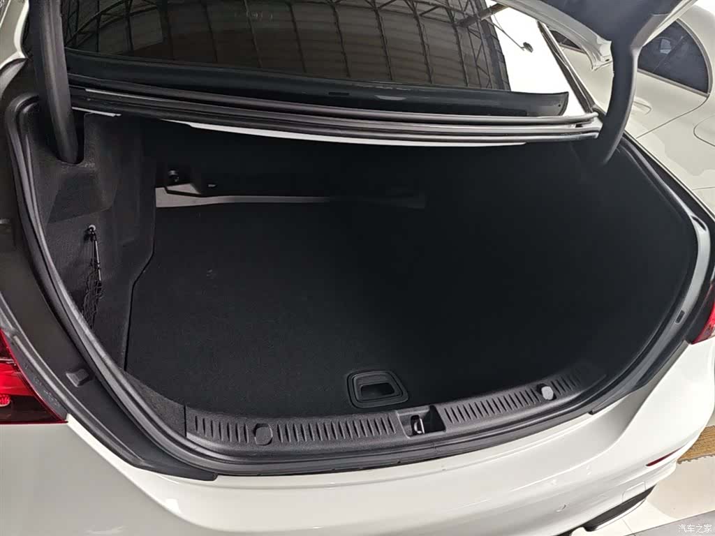 Mercedes-Benz E-Class, 2021 19