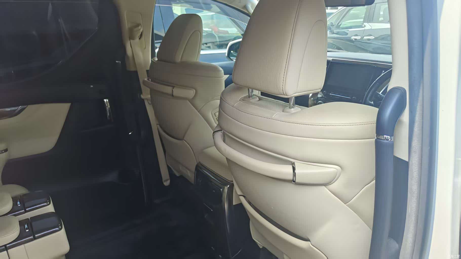 Toyota Alphard, 2024 8