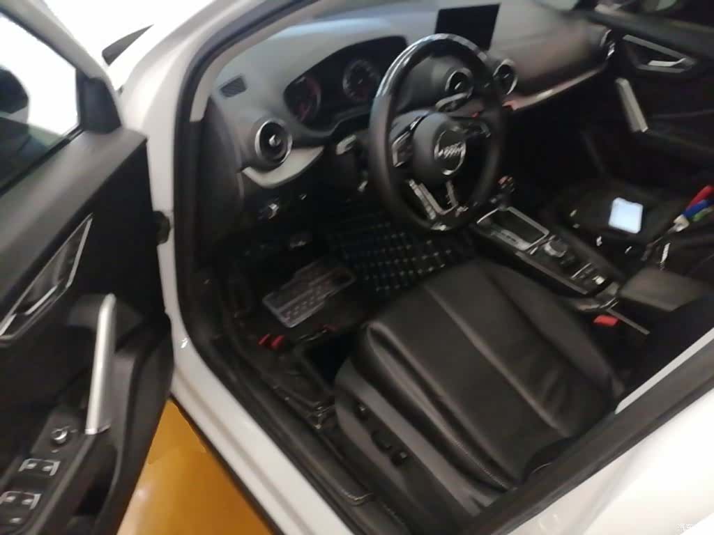 Audi Q2L, 2021 16