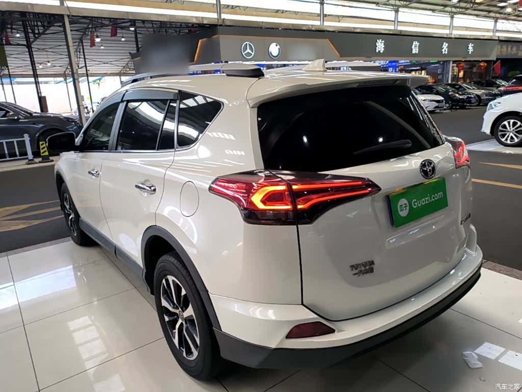 Toyota RAV4, 2017 все фото