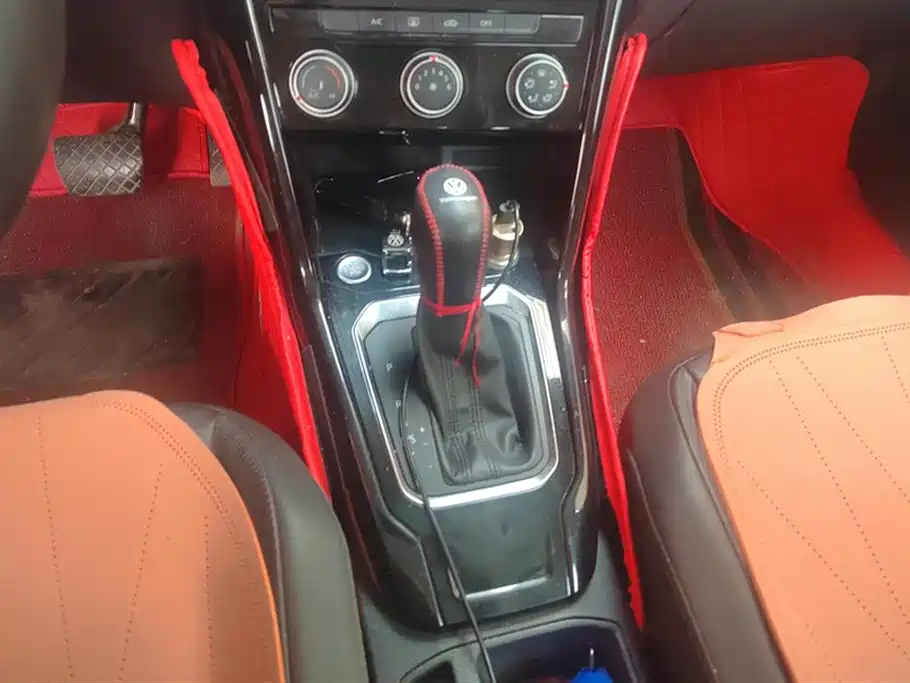 Volkswagen T-ROC exploring Songs