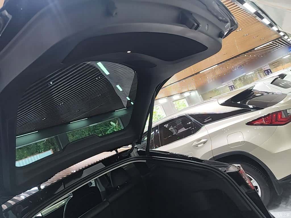 Tesla Model Y, 2022 19