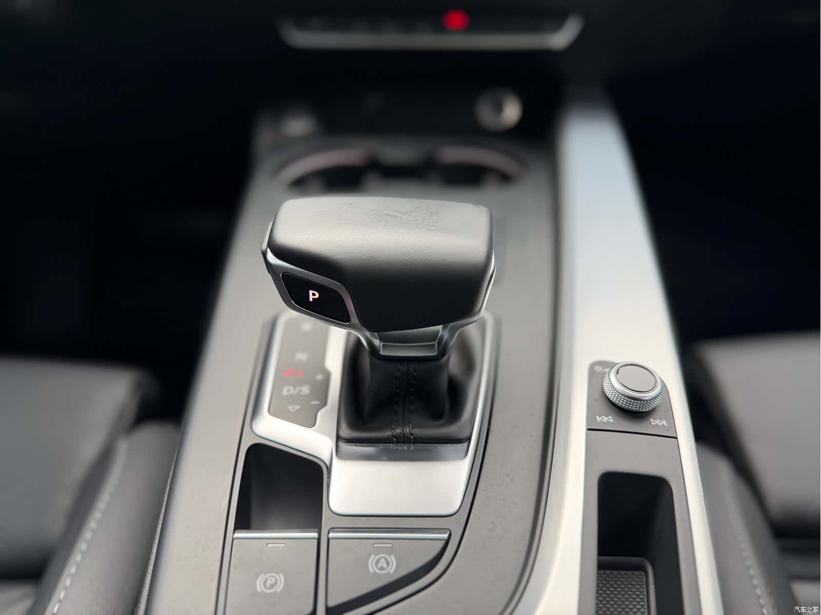 Audi A4L, 2021 7