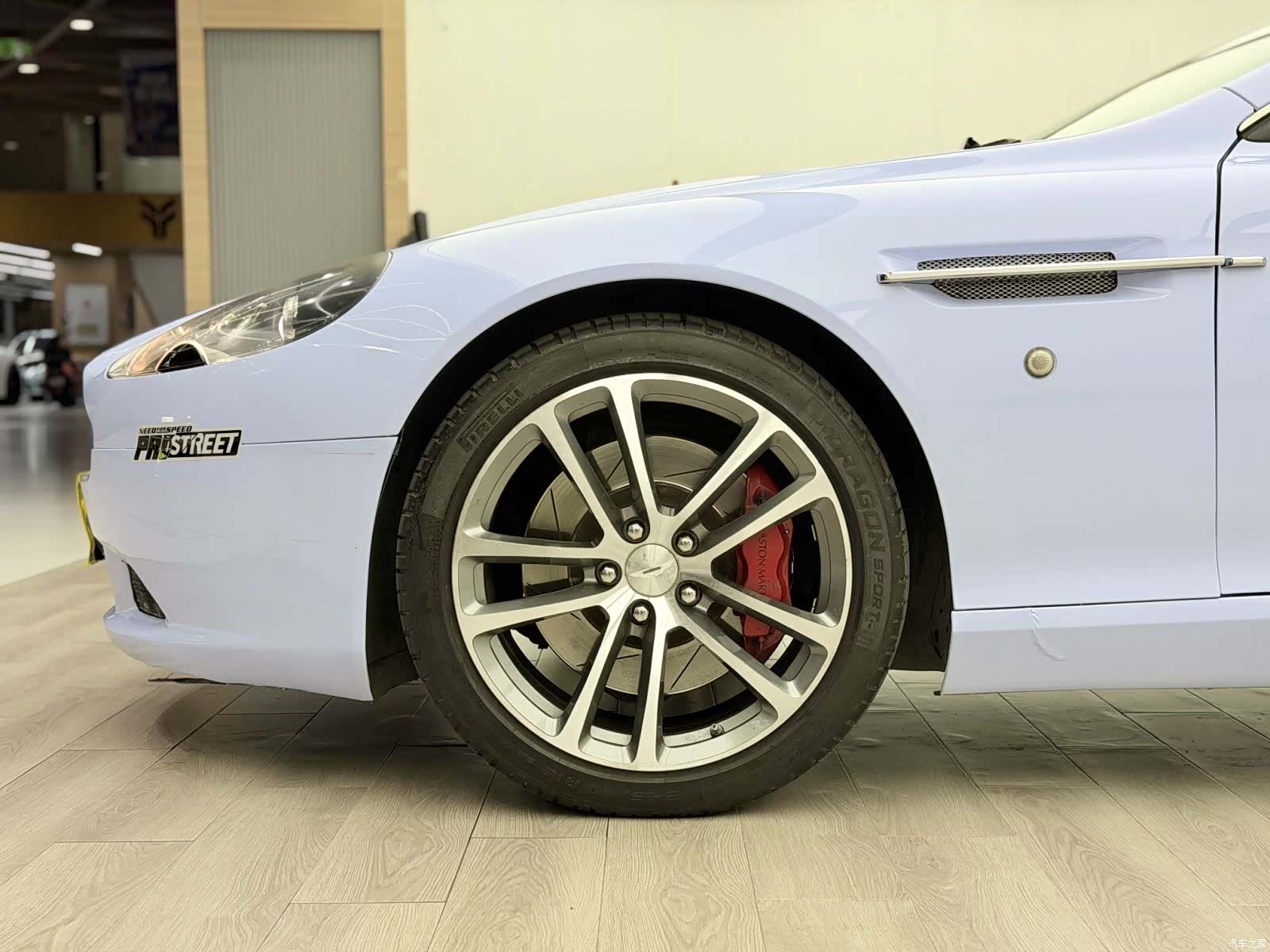 Aston Martin DB9, 2011 11