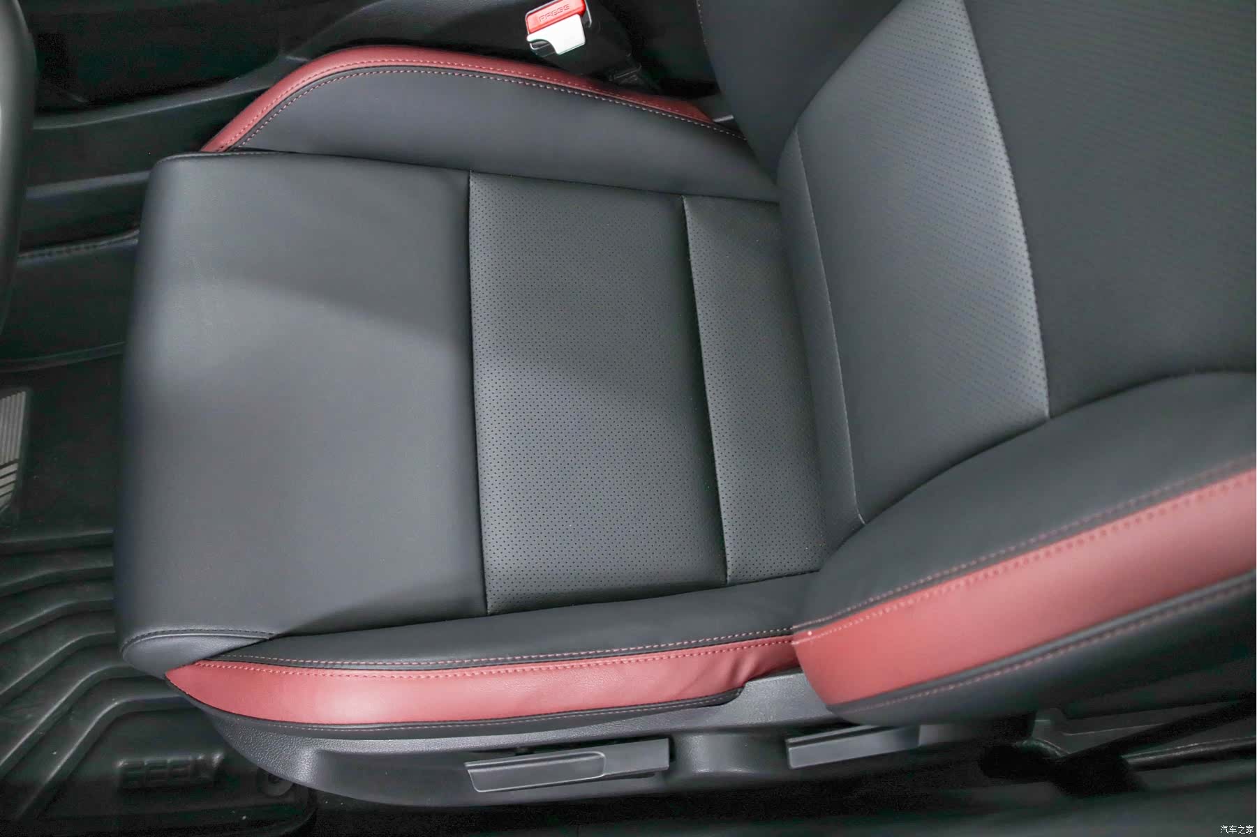 Geely Coolray, 2022 14