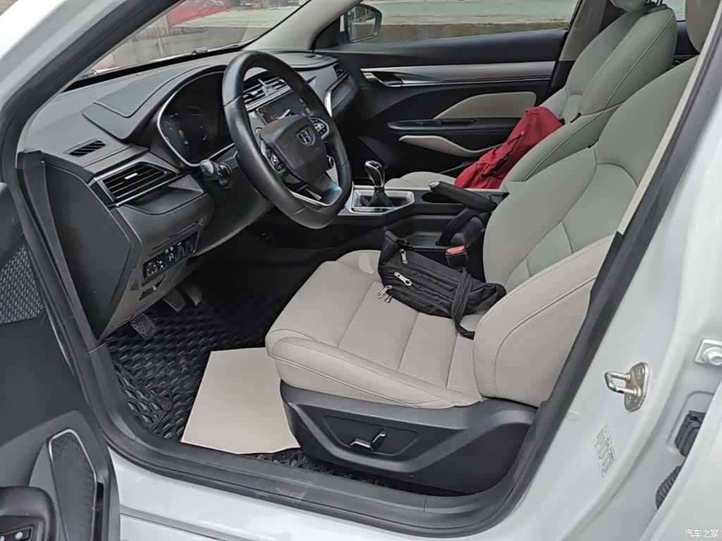 Geely Binray, 2019 15
