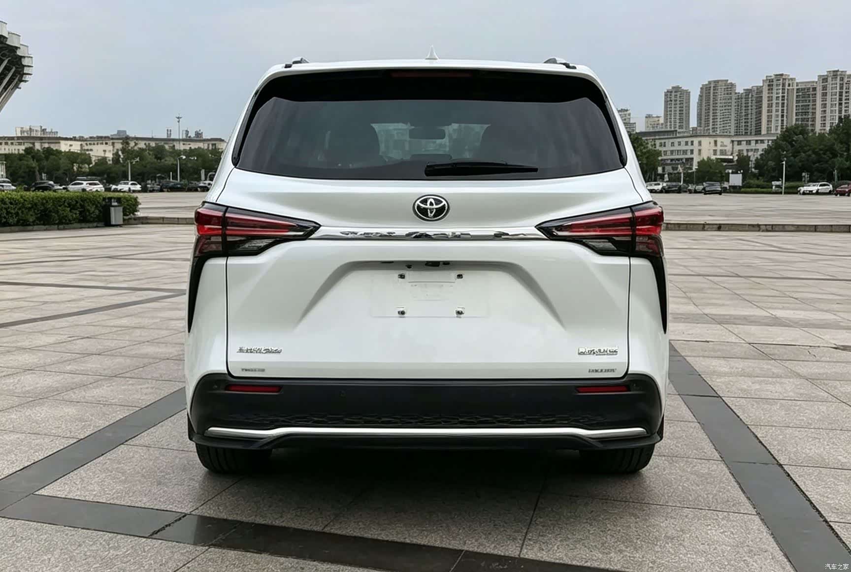 Toyota Granvia, 2024 6