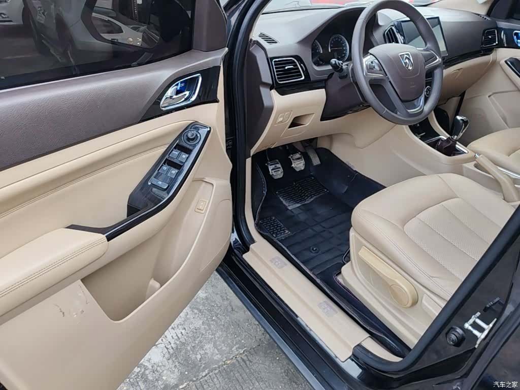 Wuling 730, 2015 16