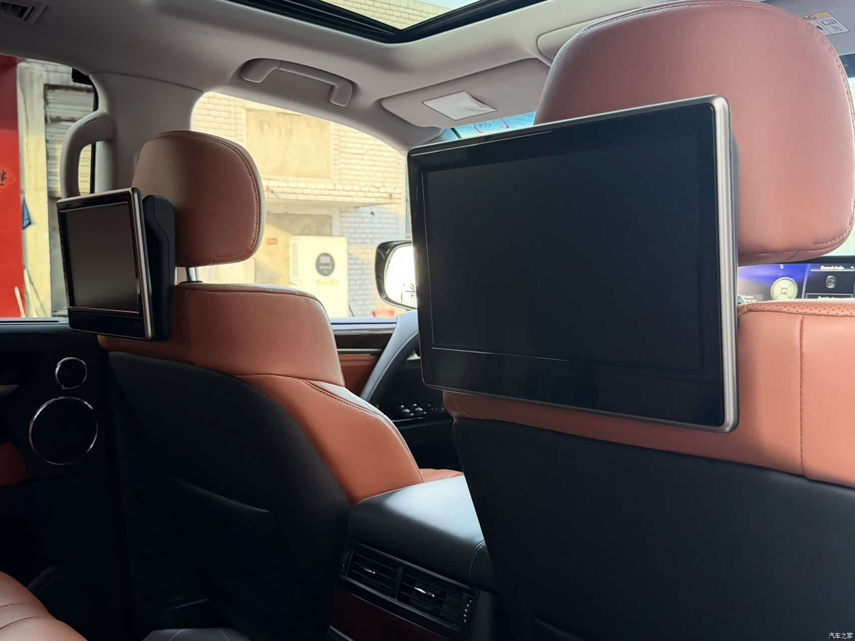 Lexus LX, 2019 11
