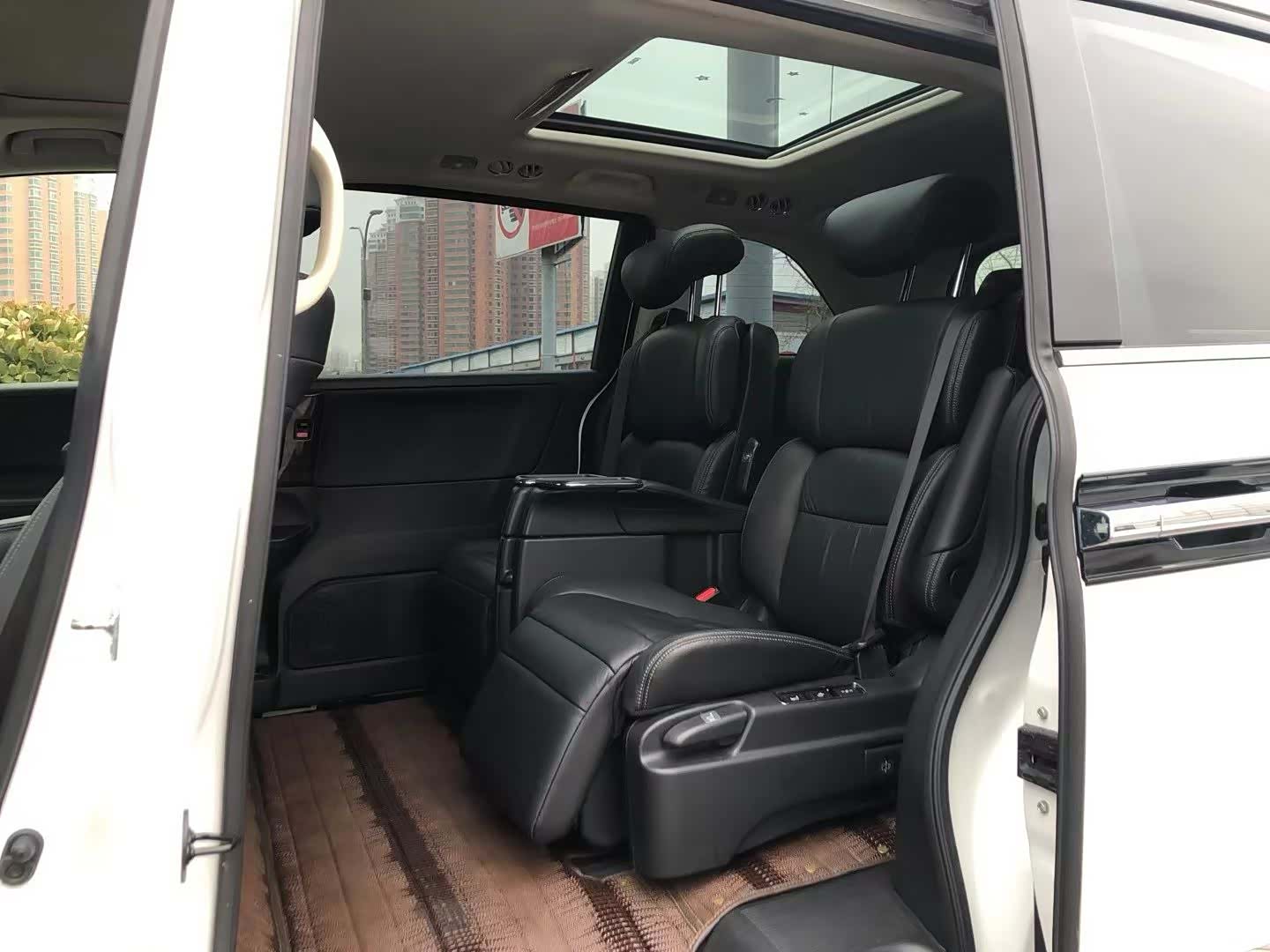 Honda Elysion, 2018 все фото