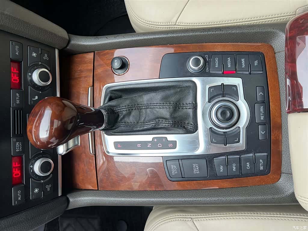 Audi Q7, 2008 11