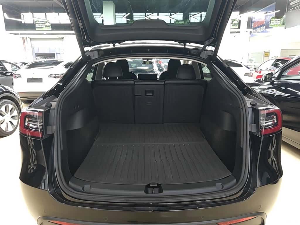 Tesla Model Y, 2023 19