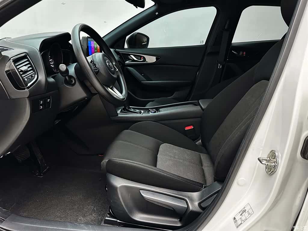 Mazda CX-4, 2023 19