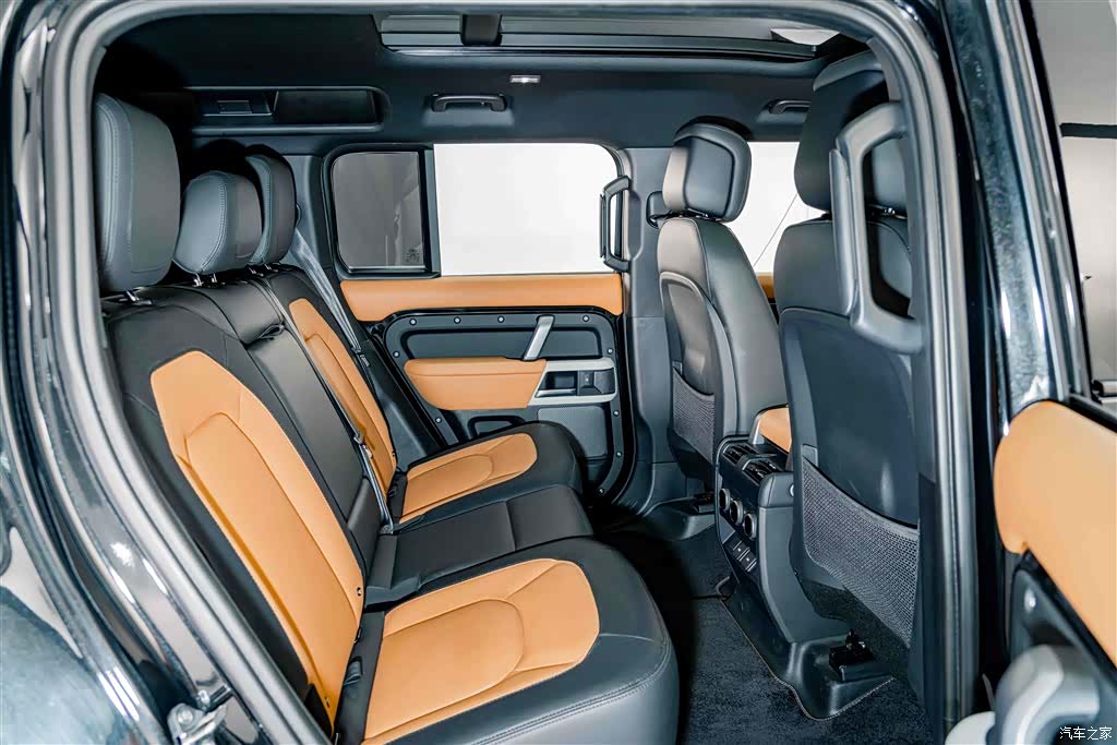 Land Rover Defender, 2023 27
