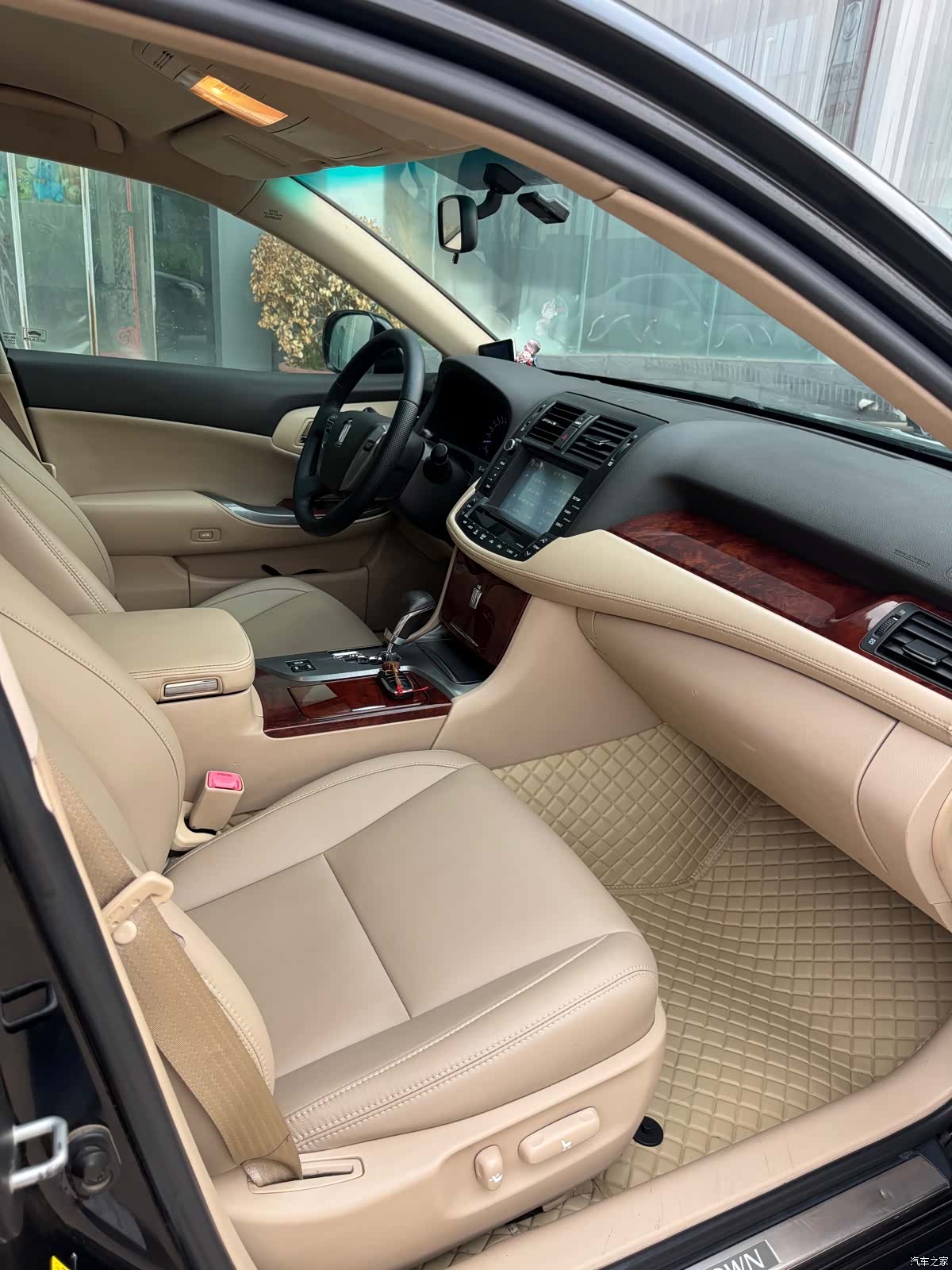Toyota Crown, 2013 7