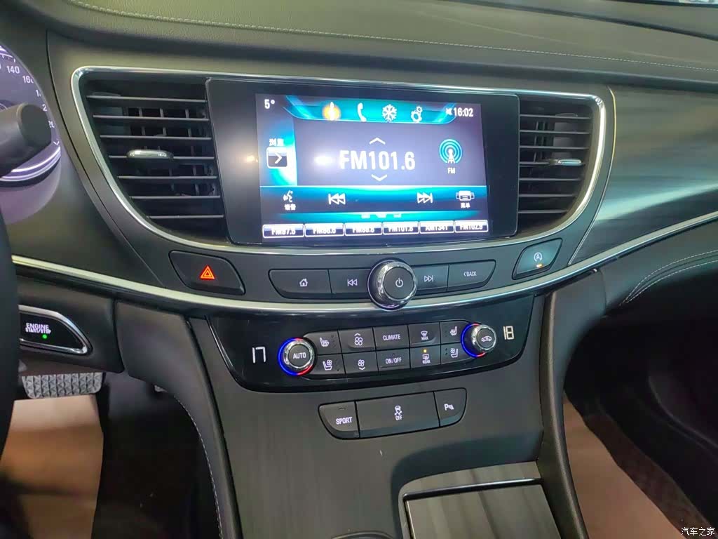 Buick LaCrosse, 2018 все фото