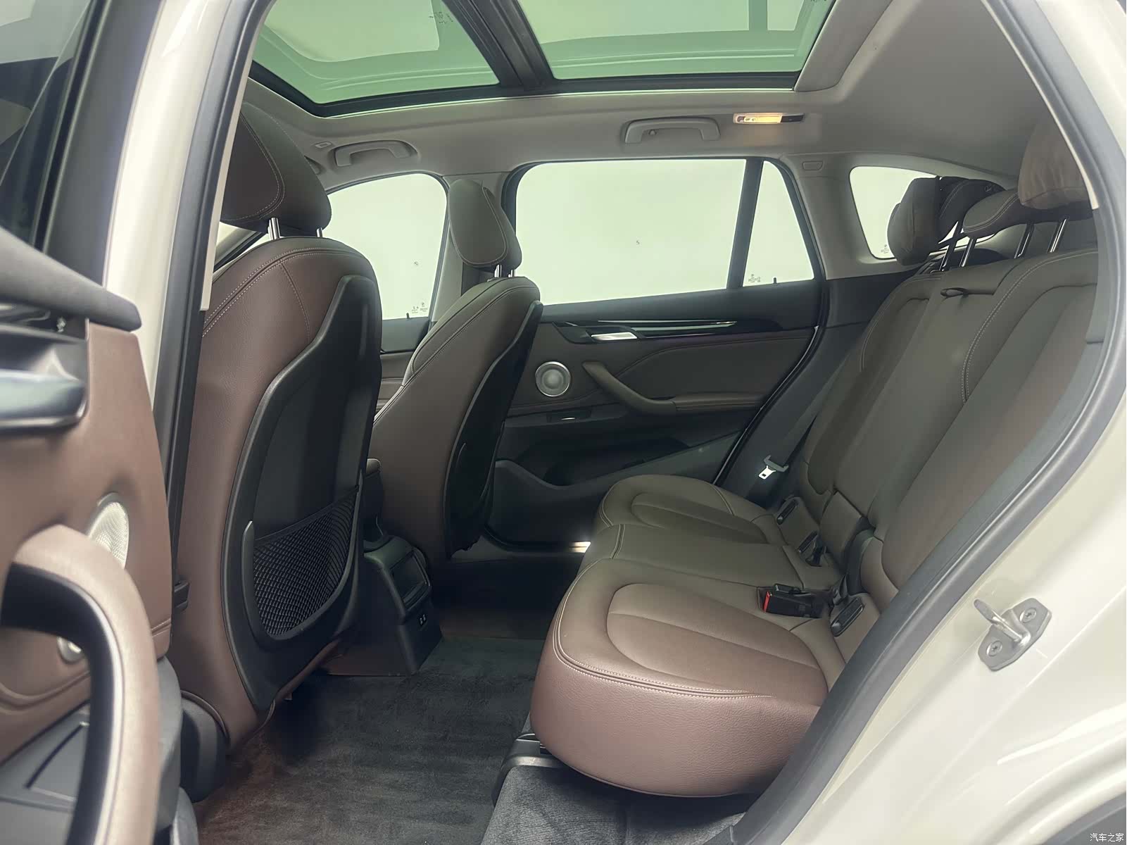 BMW X1, 2021 все фото
