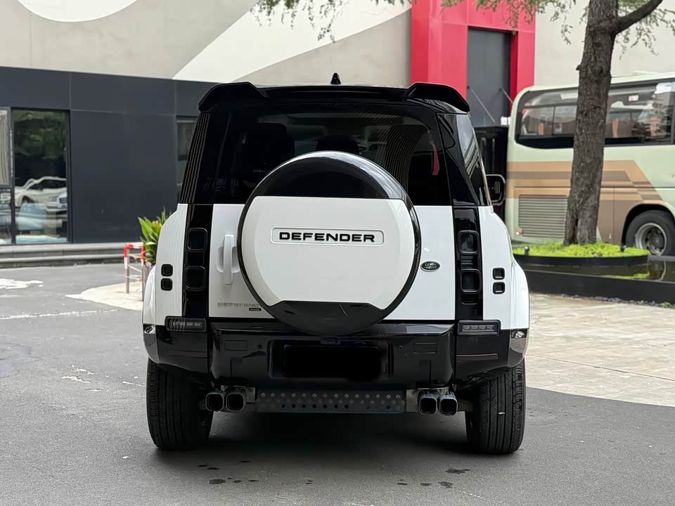 Land Rover guard