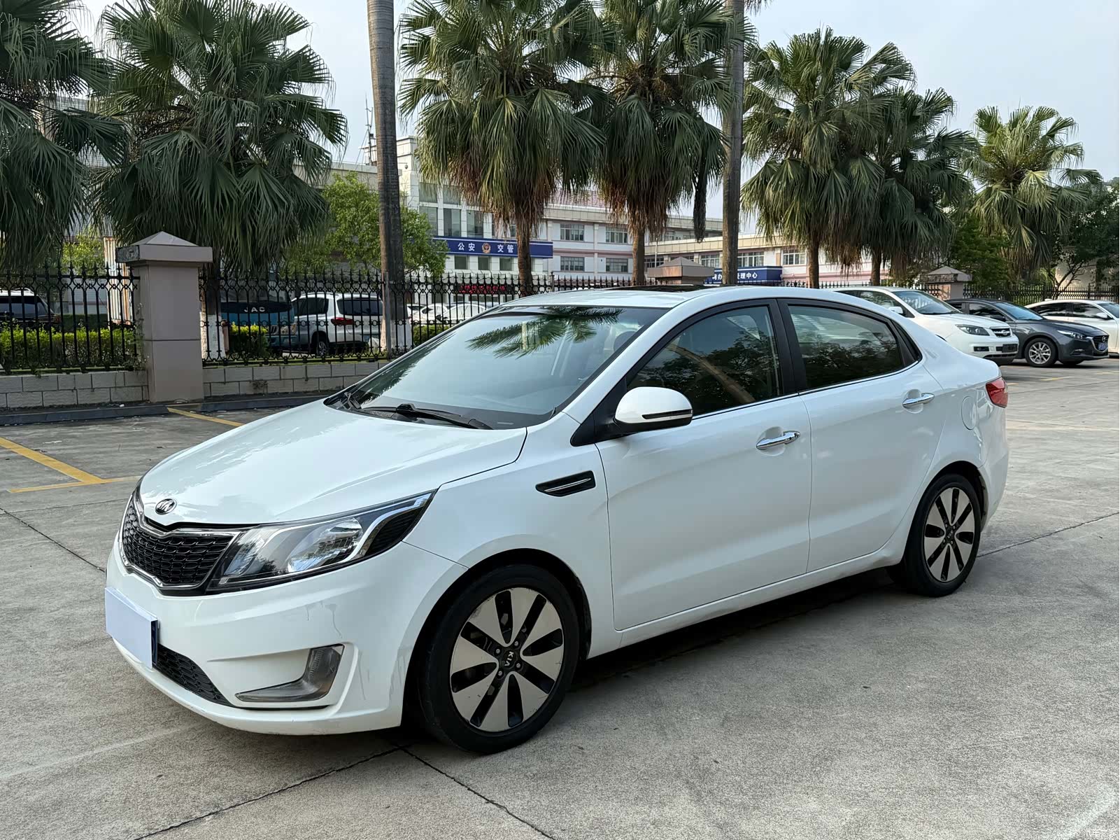 Kia K2, 2013 1