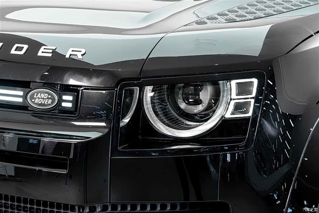 Land Rover Defender, 2024 4