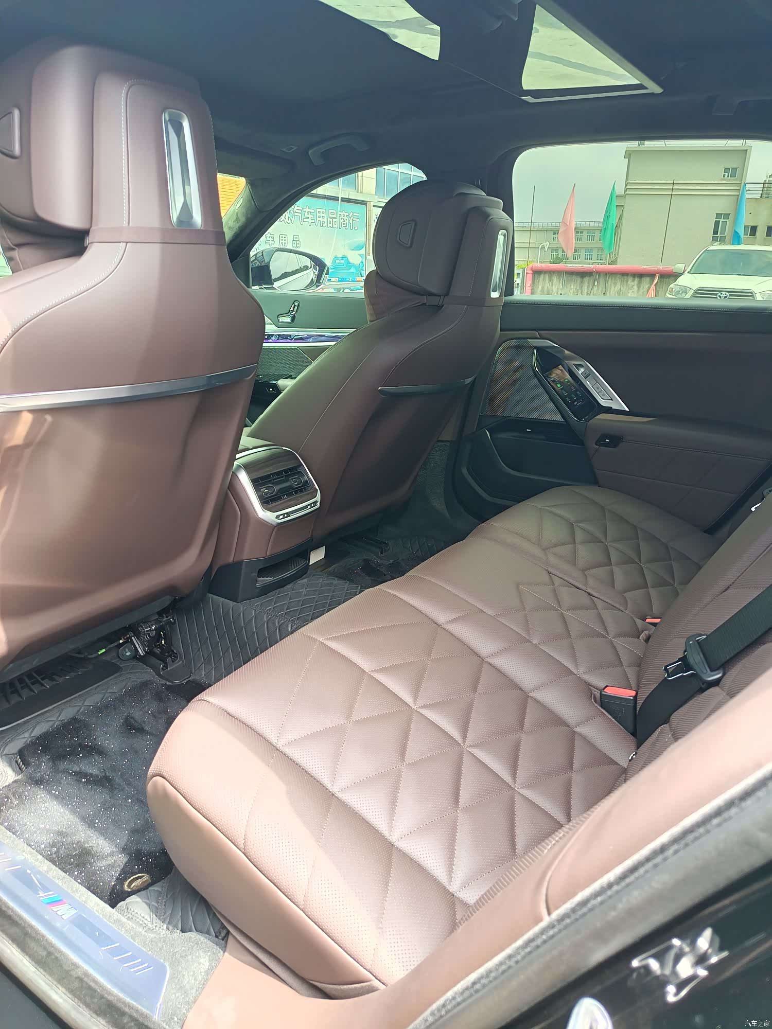 BMW 7 Series, 2025 11