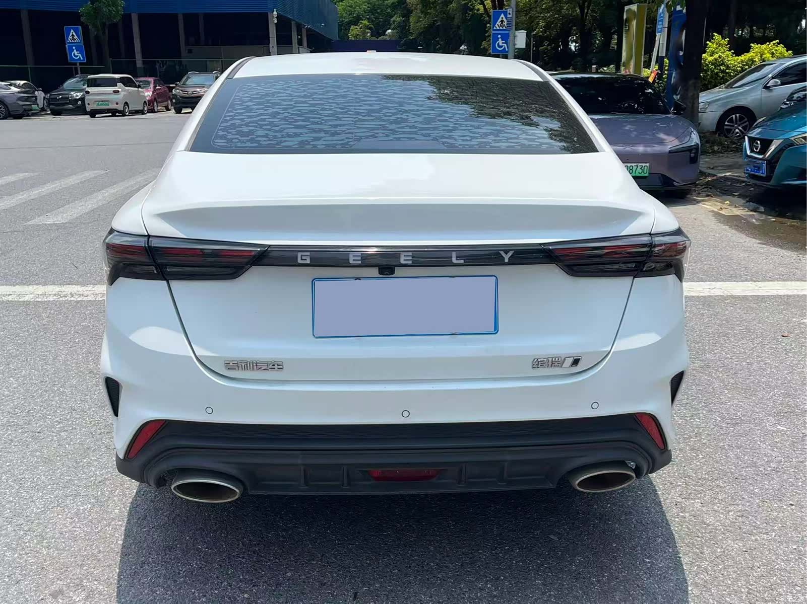 Geely Binray, 2022 4