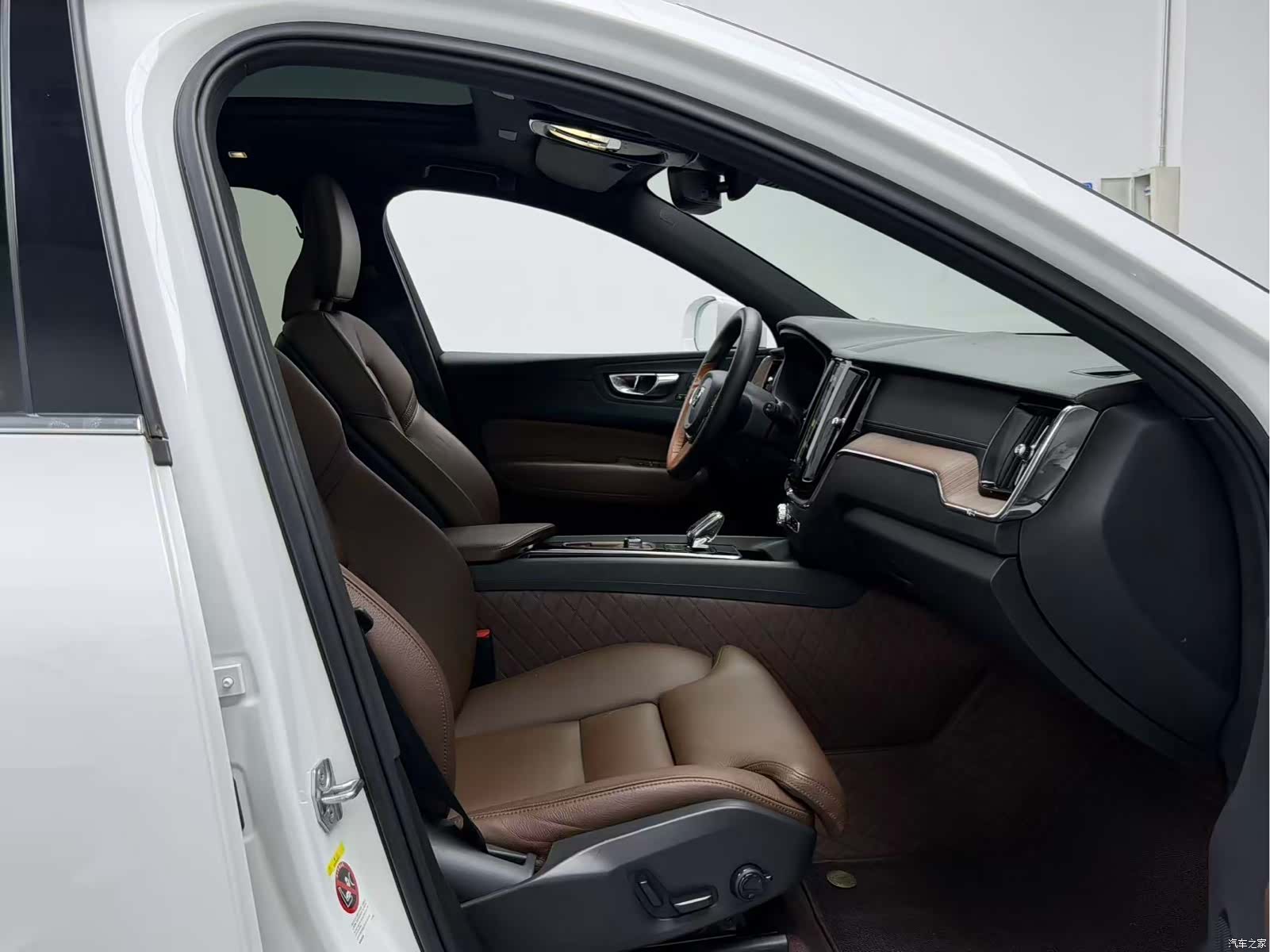 Volvo XC60, 2022 8