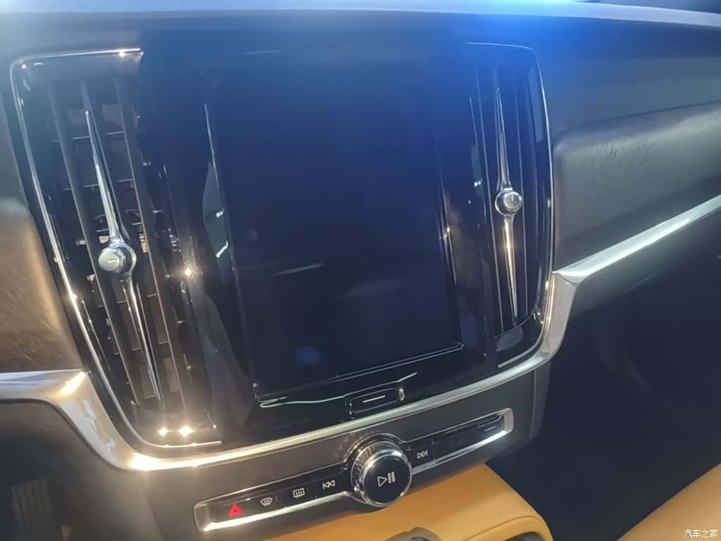 Volvo V90, 2019 13