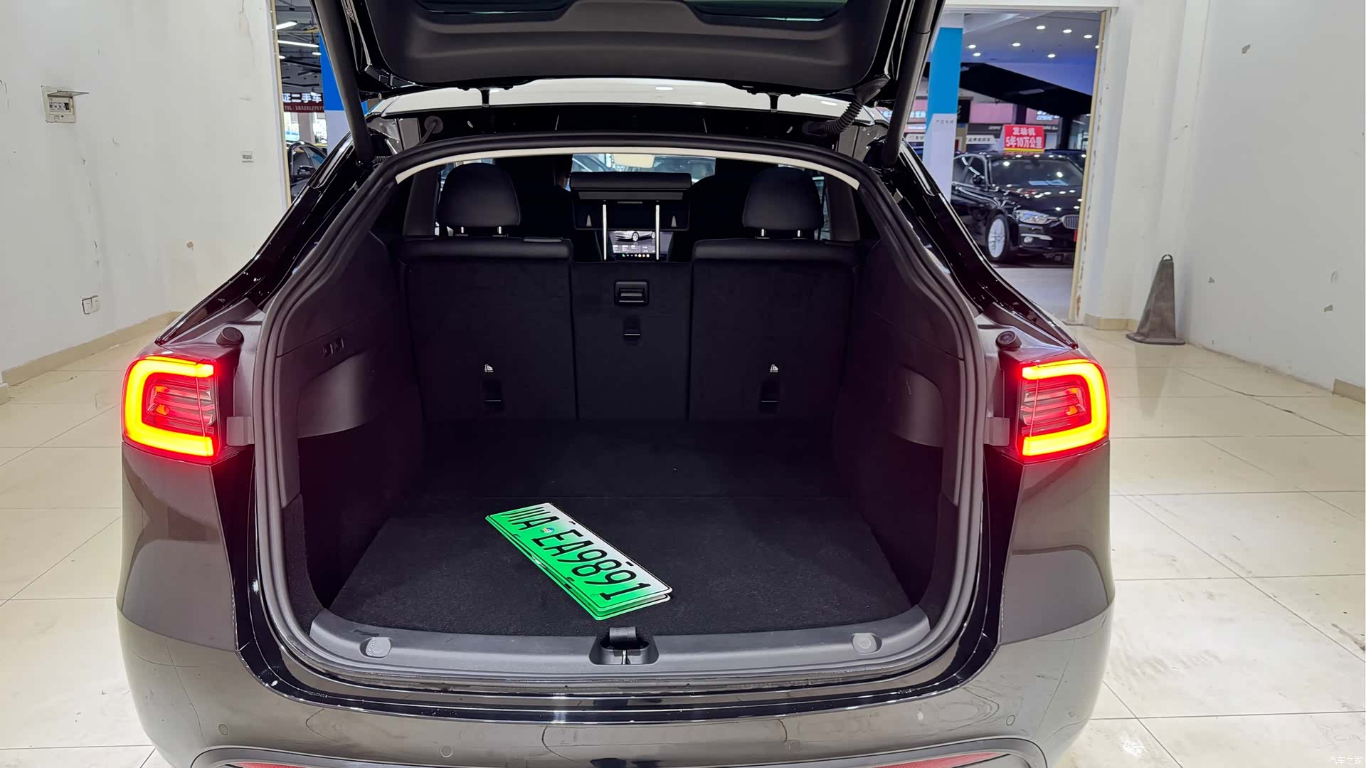 Tesla Model Y, 2023 15