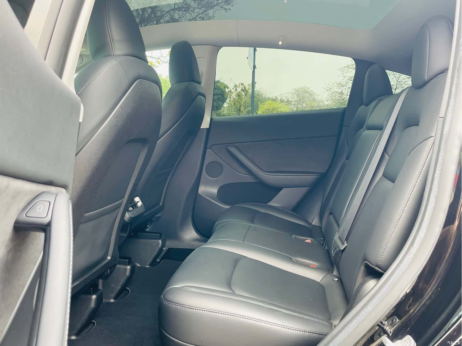 Tesla Model Y, 2022 16