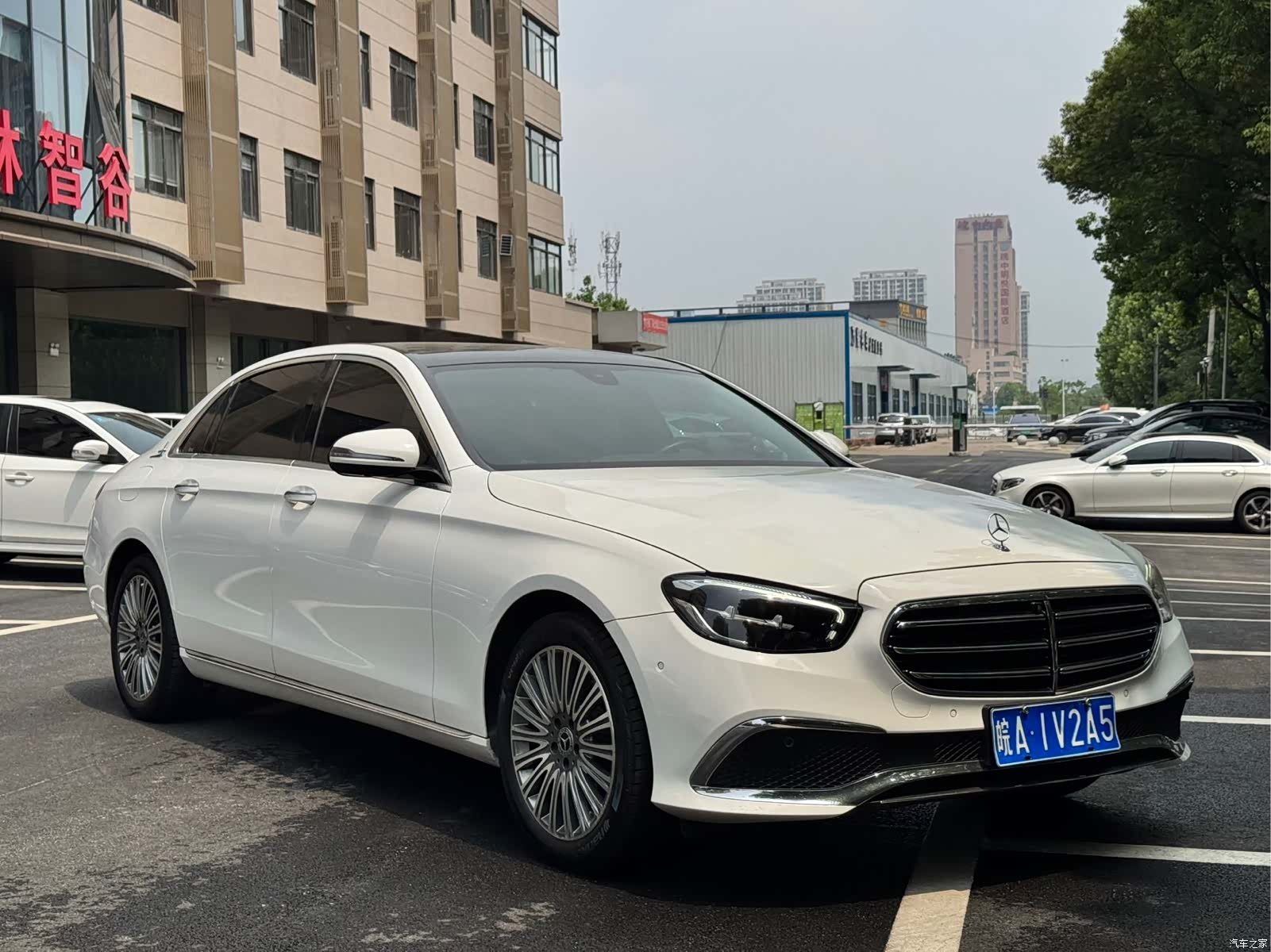 Mercedes-Benz E-Class, 2023 3