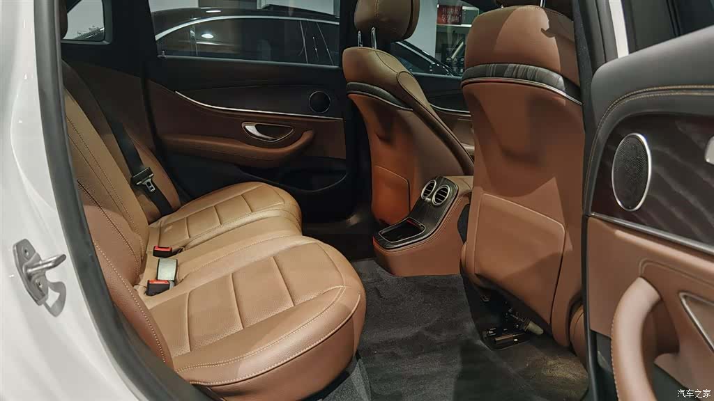 Mercedes-Benz E-Class, 2023 16