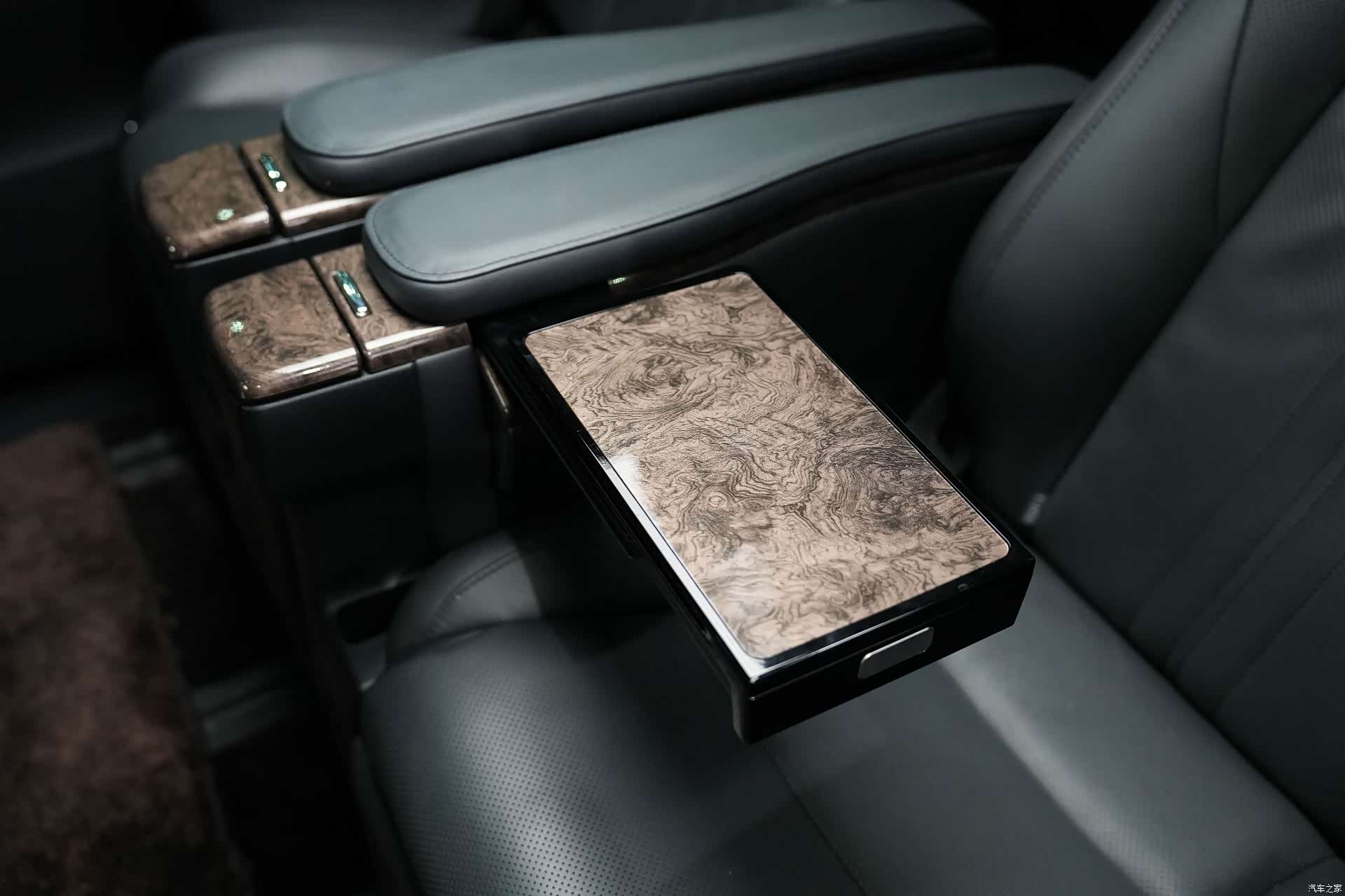 Toyota Alphard, 2022 42