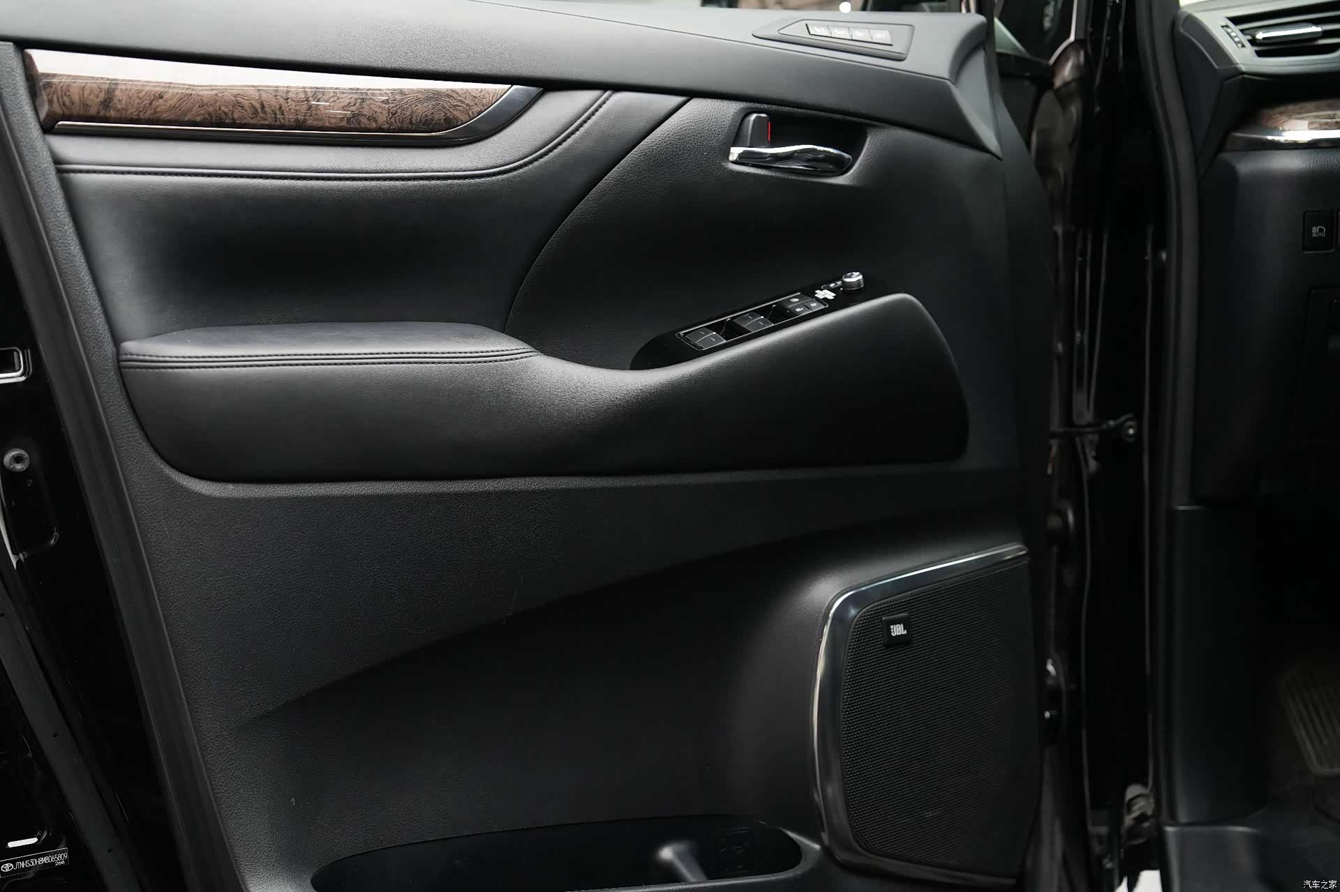 Toyota Alphard, 2022 7