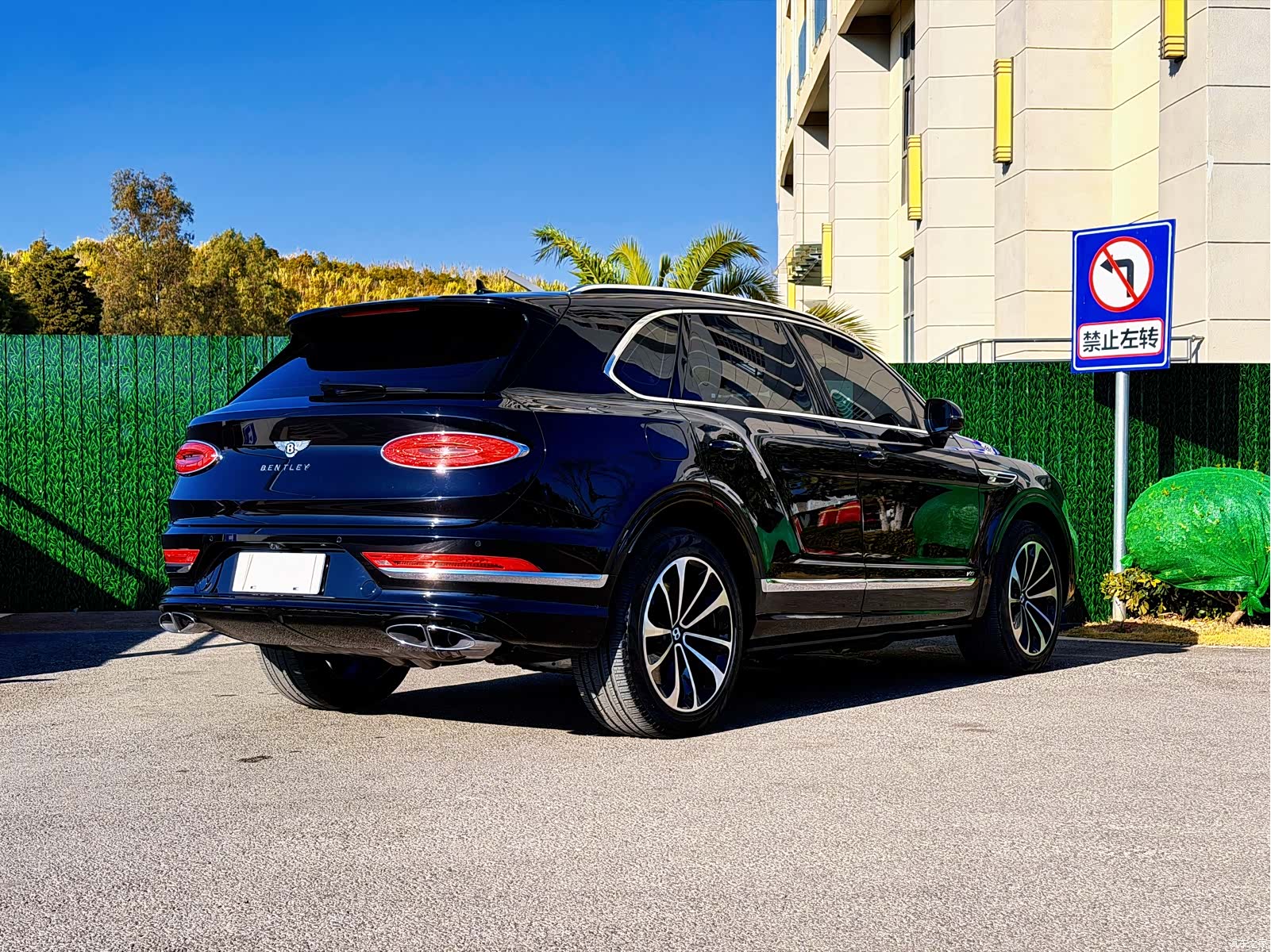 Bentley Bentayga, 2021 15