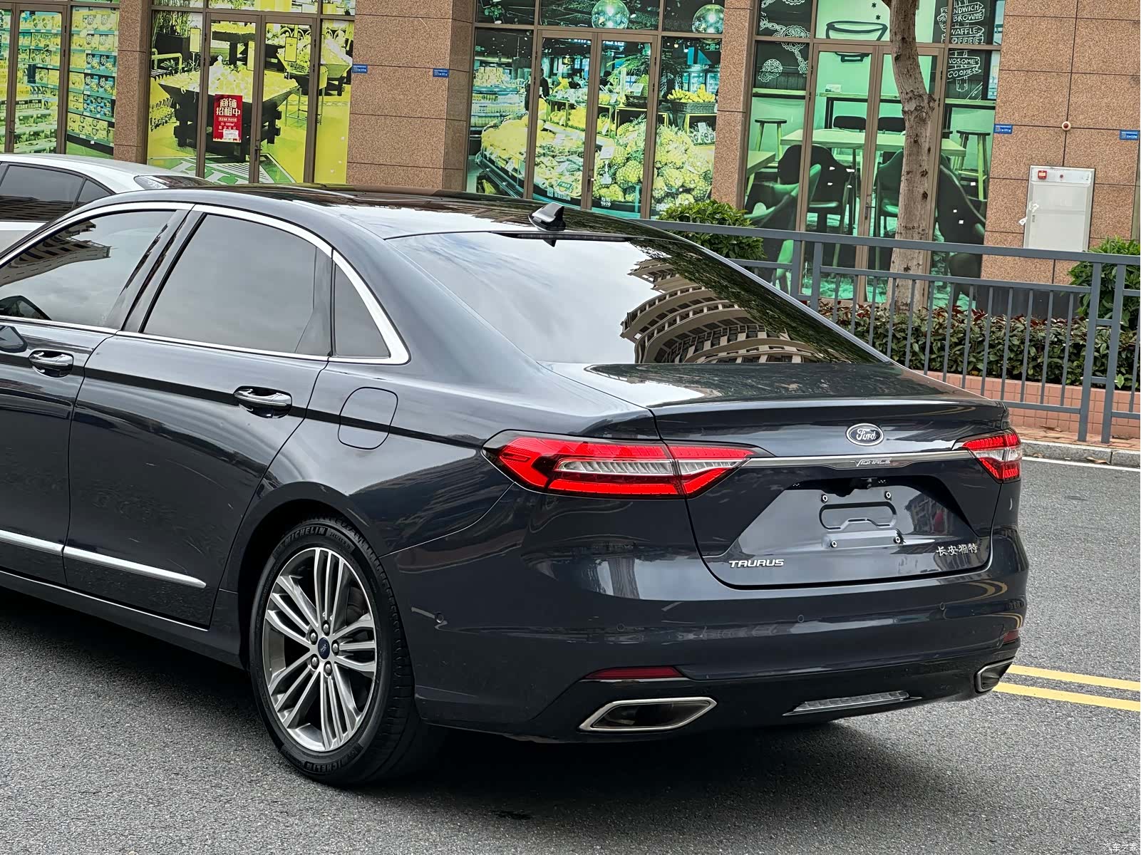 Ford Taurus, 2021 11